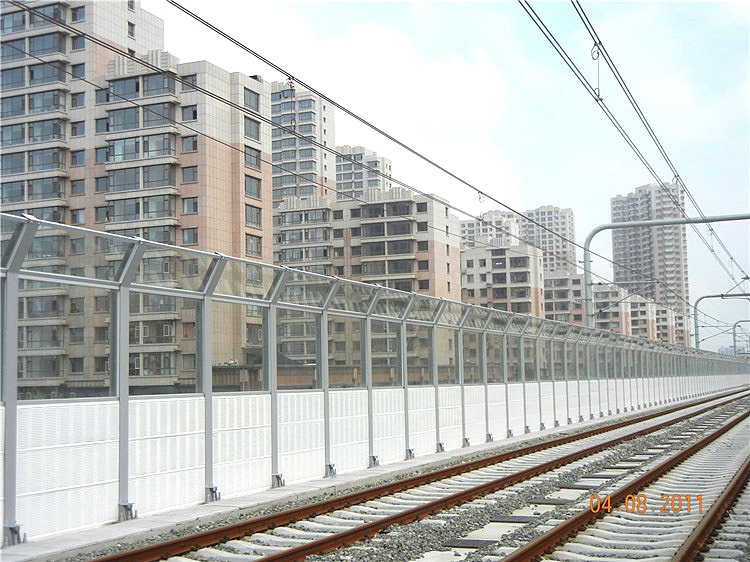 城鐵輕軌火車(chē)道降噪隔板